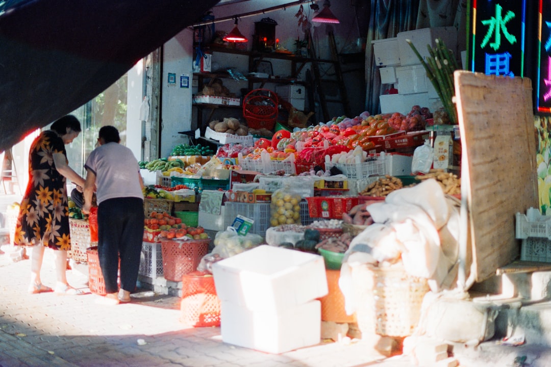 Best 8 Ways to Support Local Businesses and Strengthen Your Community