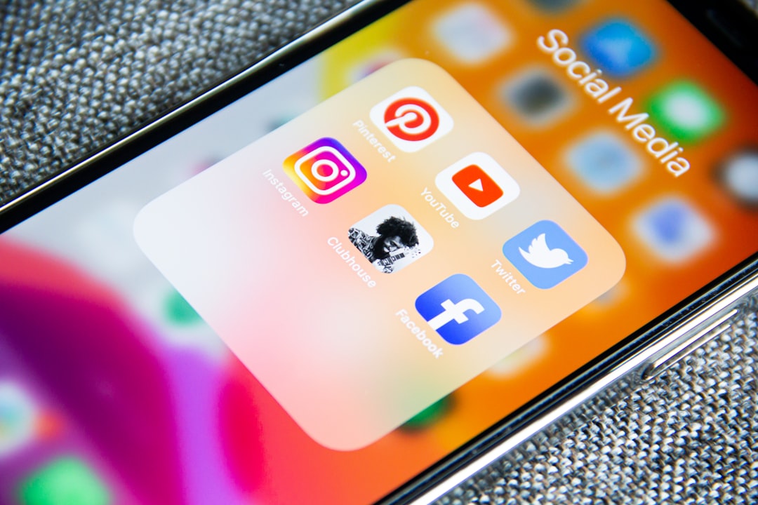 Threads App vs Twitter Comparison: A Detailed Look at Features, Audiences, Content Formats, Engagement, and the Best Platform for Your Goals