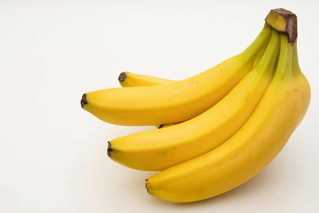 How Many Calories Are in a Banana? MyFitnessPal vs Cronometer for Tracking Nutrition