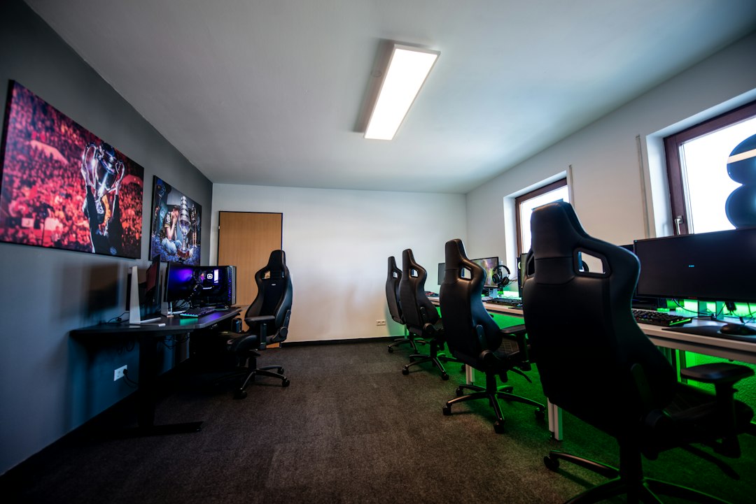 Twitch Header Size: Best Tools to Resize Twitch Banners